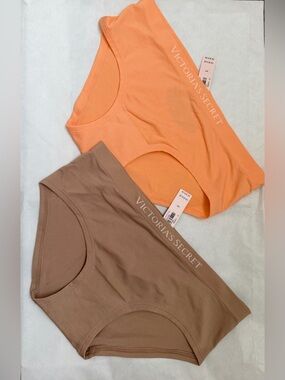 Victoria's Secret Size Small Seamless Hiphugger Panty’s